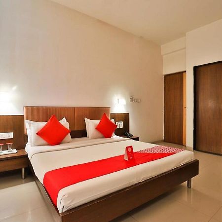 Hotel President Inn By Sky Stays Gandhinagar Exterior photo