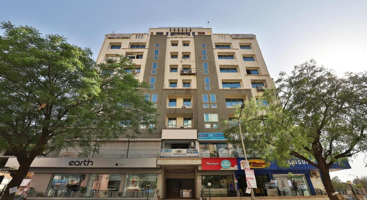 Hotel President Inn By Sky Stays Gandhinagar Exterior photo