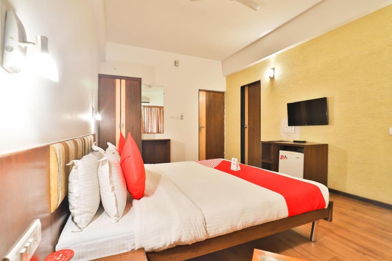 Hotel President Inn By Sky Stays Gandhinagar Exterior photo