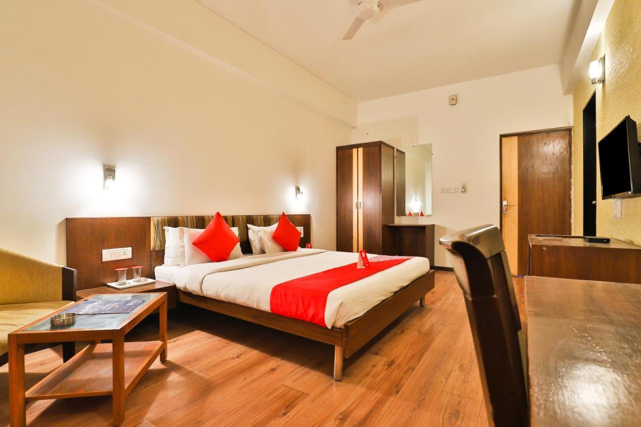 Hotel President Inn By Sky Stays Gandhinagar Exterior photo