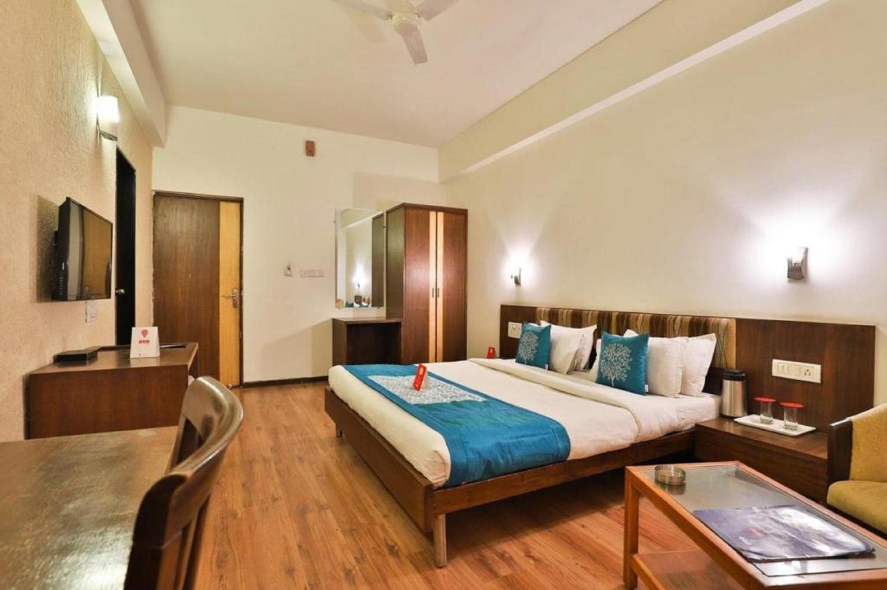 Hotel President Inn By Sky Stays Gandhinagar Exterior photo
